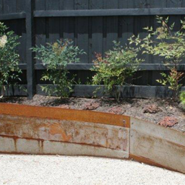 FormBoss Redcor, Garden Edge